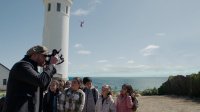 Женщина в доме напротив девушки в окне 4 серия